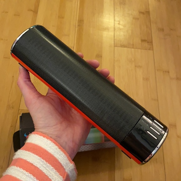 Wireless Bluetooth Speaker  - NWT - Picture 7 of 10